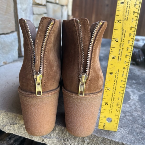 UGG Corin Chestnut leather suede ankle Boots with Fringe & back zip Sz-8. N - Picture 11 of 12